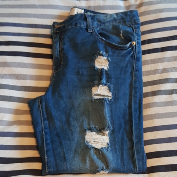 Jean - Picture 3 of 3